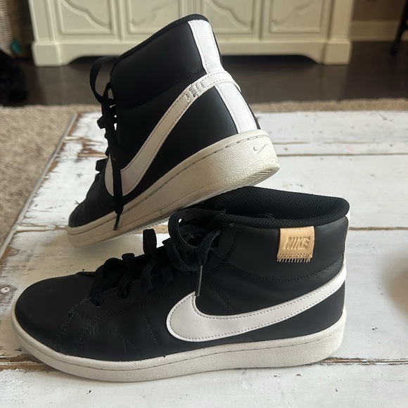 Size nine Nike Court Royale 2 black mid top shoes - Picture 4 of 6
